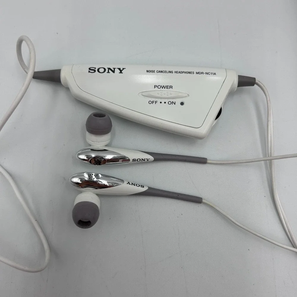 Sony‎ MDR-NC11A Noise Canceling Headphones w/ Original Bag & All Earbuds Tested